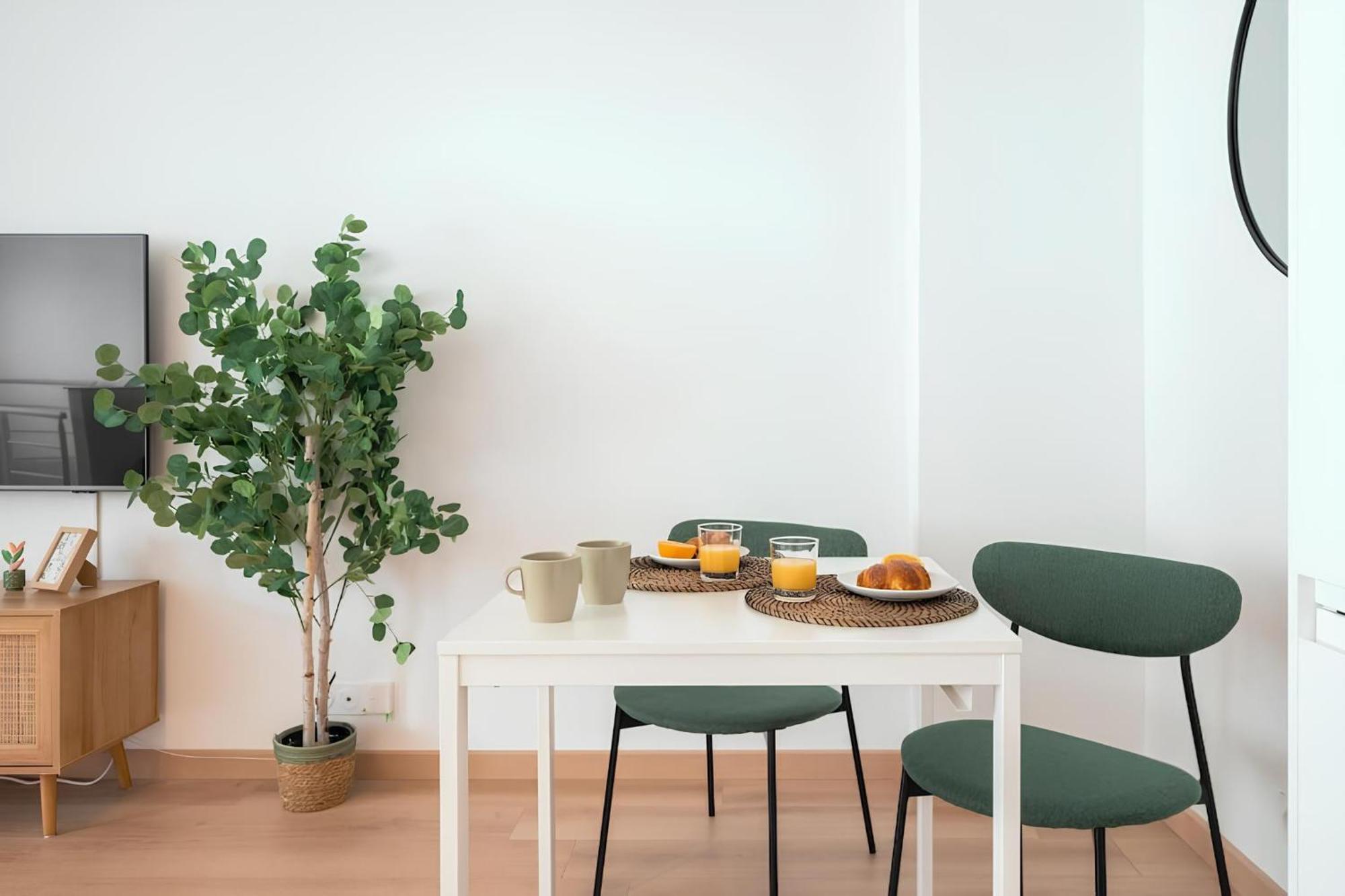 Cozy Appartement Plein Centre, Proche Gare/Plage Мантон Екстер'єр фото